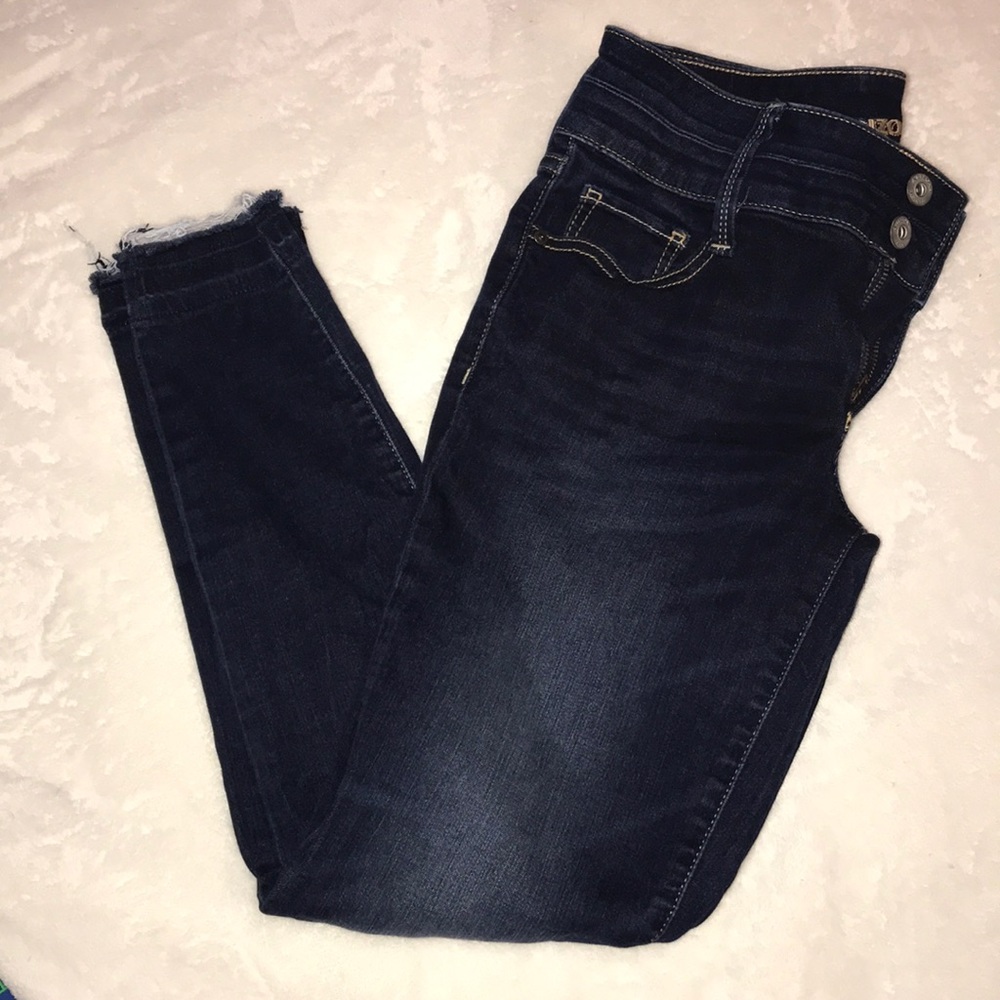 Frayed bottom, double button, Skinny Arizona Jeans